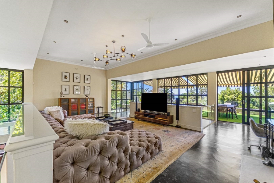 5 Bedroom Property for Sale in Oranjezicht Western Cape